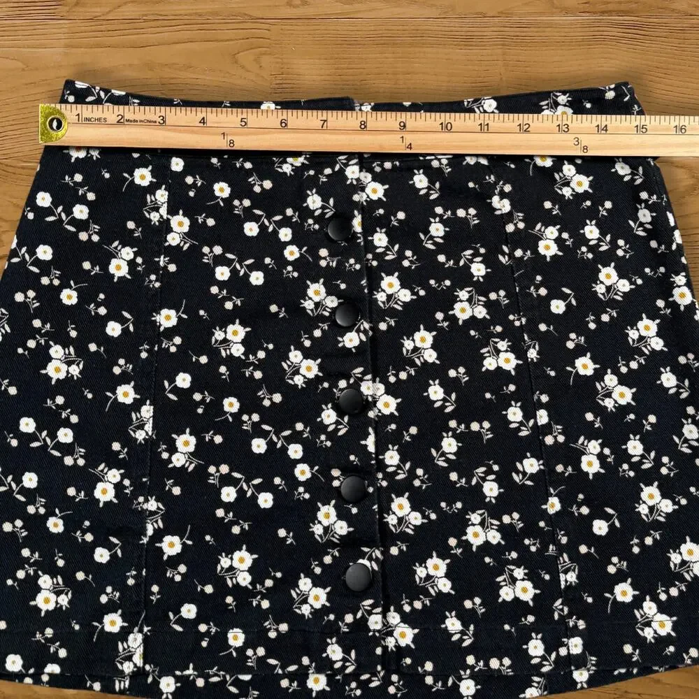 Sky and Sparrow Black Ditsy Floral Button Front High Waisted Mini Skirt Size 28